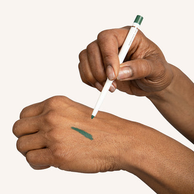 Revant eyeliner hand 